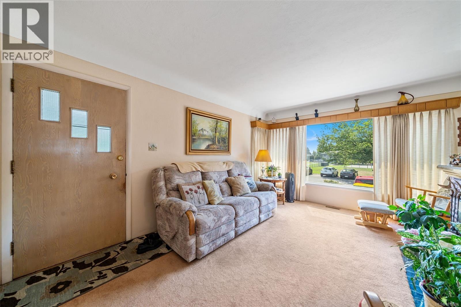  1924 Allenby Street, Saanich