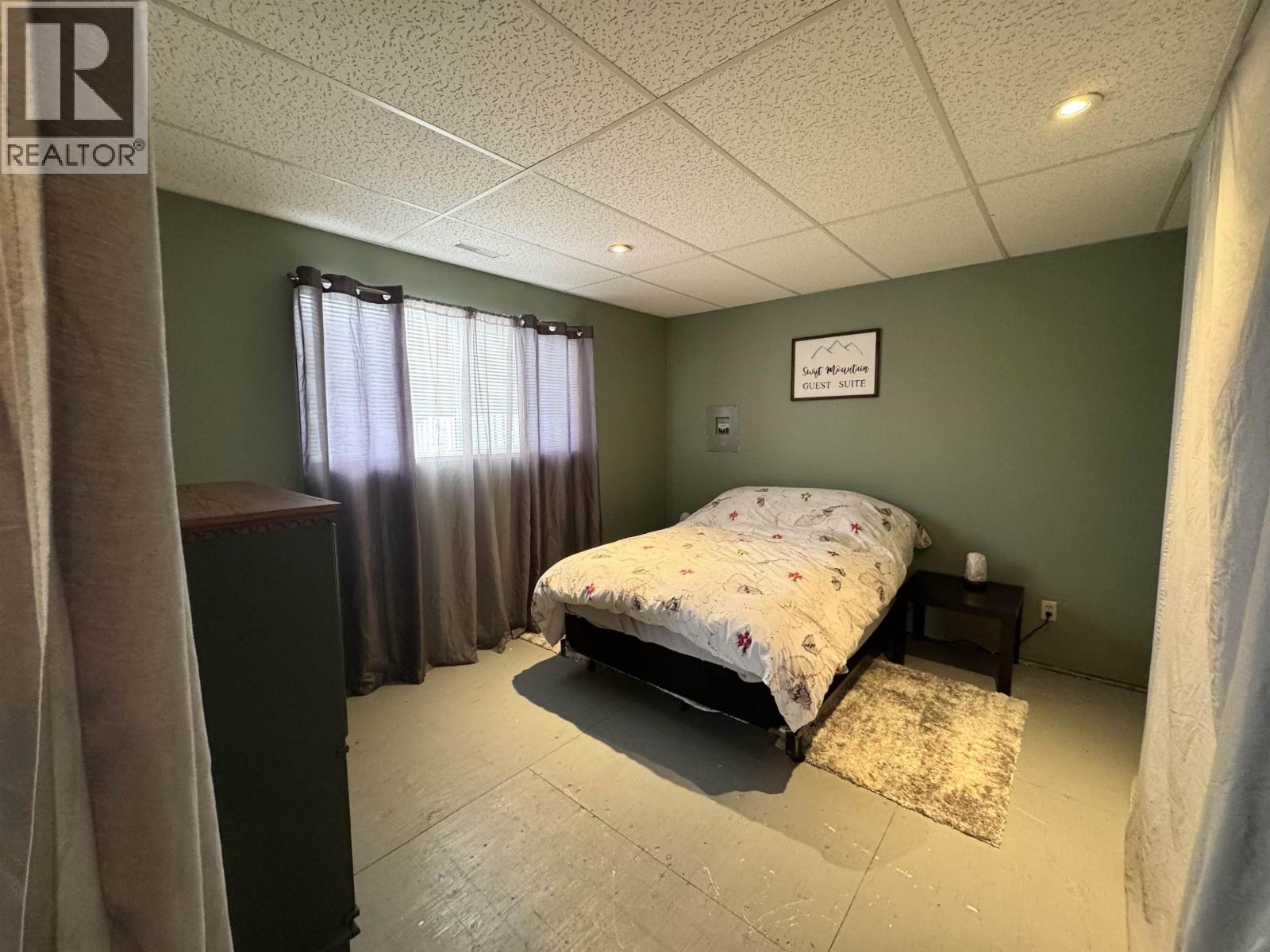 1290 8TH AVENUE, Valemount