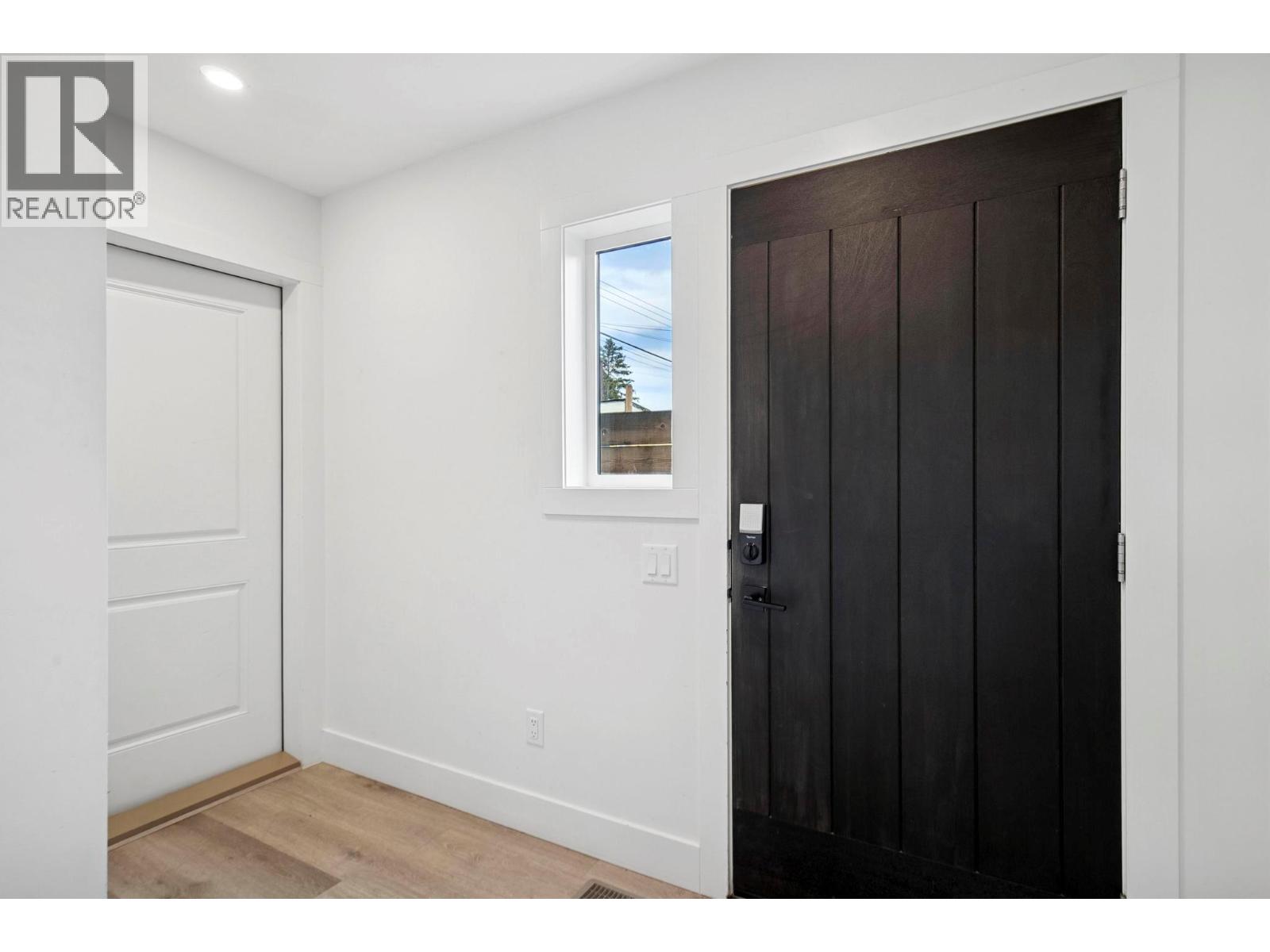  966 Fuller Avenue, Kelowna