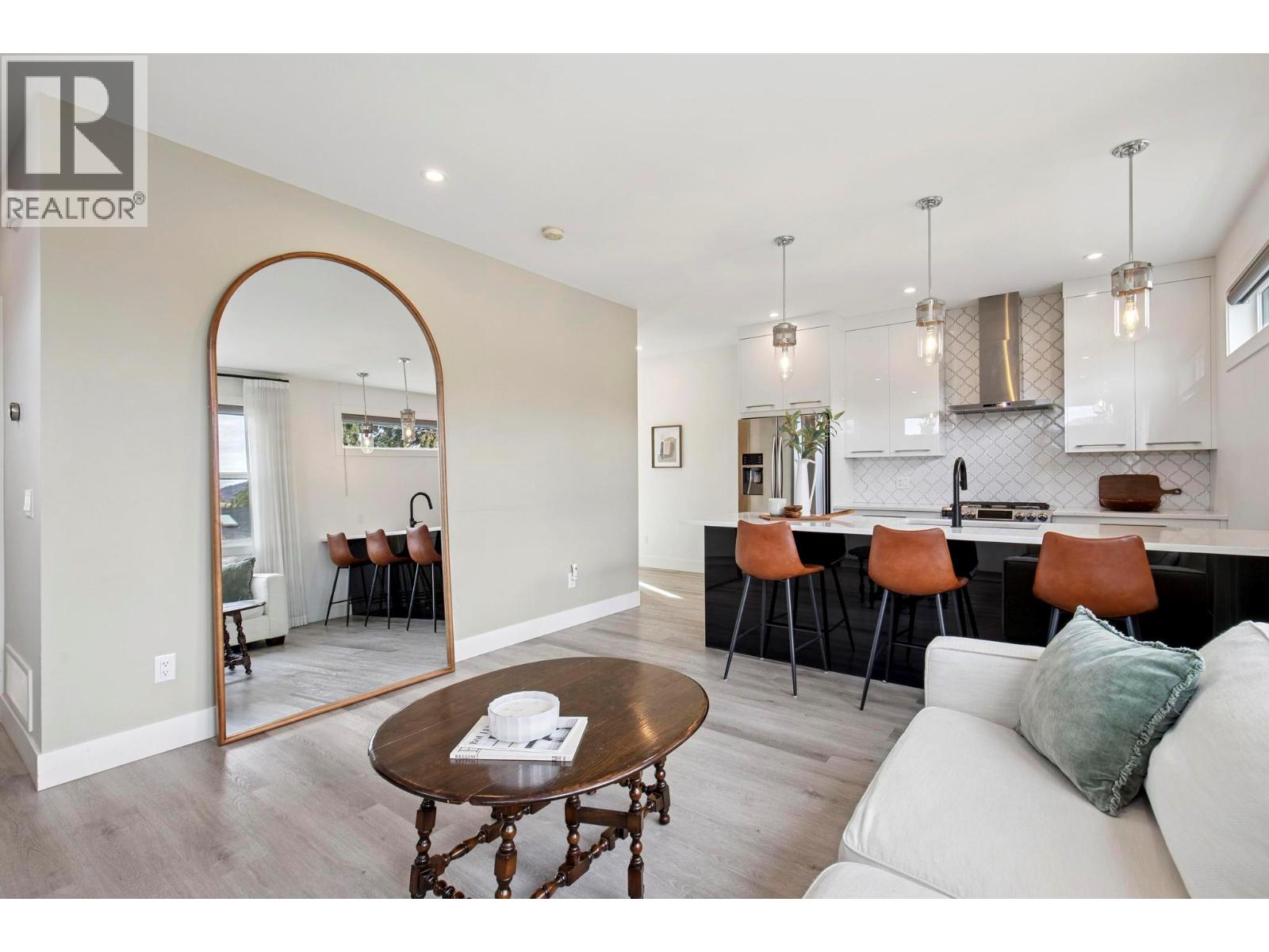  966 Fuller Avenue, Kelowna