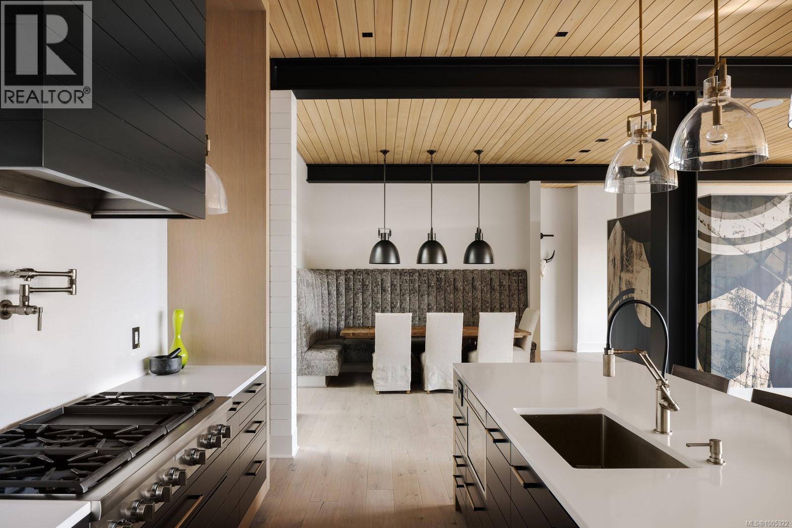  1424 Pinehurst Place, Langford
