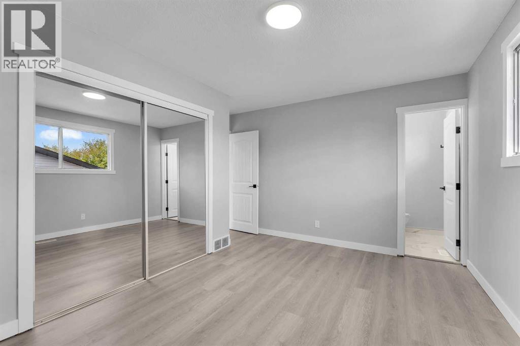 Single Family House Bi-level for Sale in  Rundlecairn Way NE Rundle Calgary 