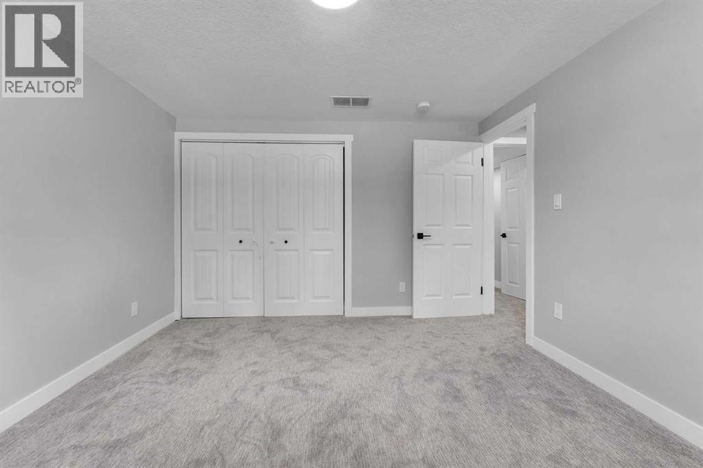 Single Family House Bi-level for Sale in  Rundlecairn Way NE Rundle Calgary 