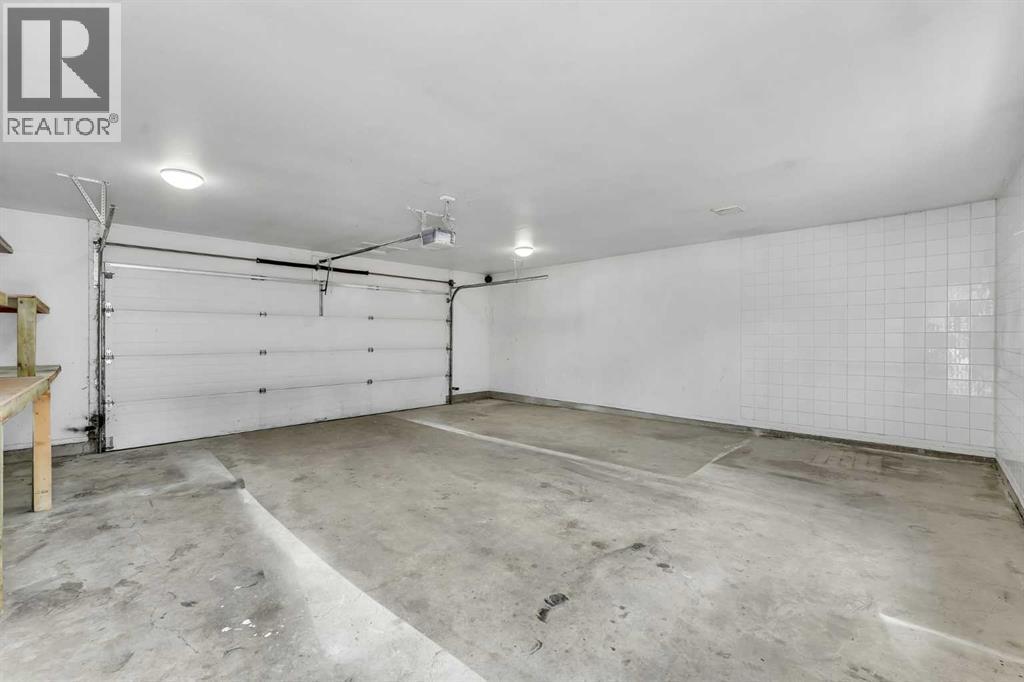 Single Family House Bi-level for Sale in  Rundlecairn Way NE Rundle Calgary 