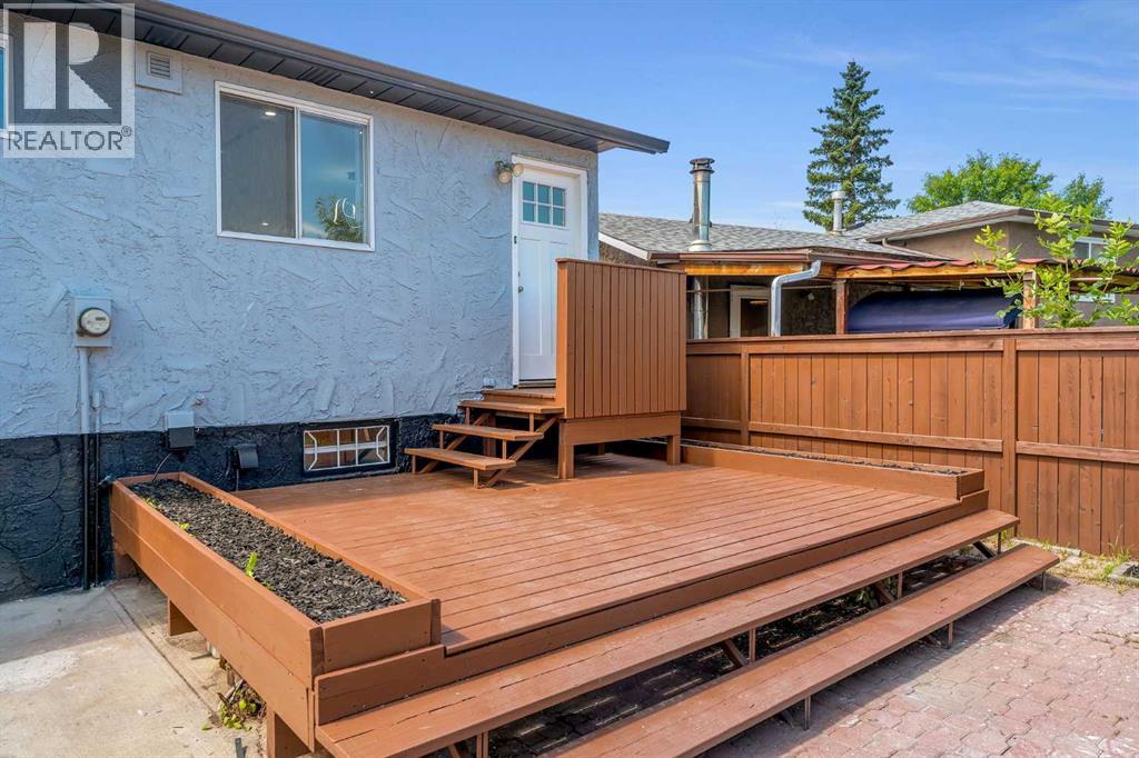 Single Family House Bi-level for Sale in  Rundlecairn Way NE Rundle Calgary 