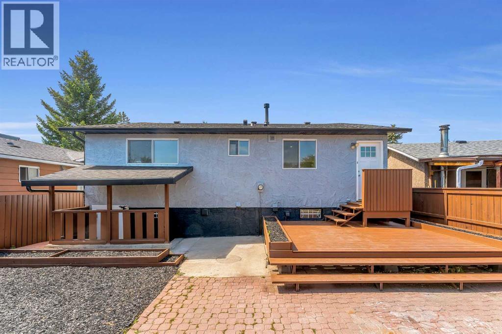 Single Family House Bi-level for Sale in  Rundlecairn Way NE Rundle Calgary 