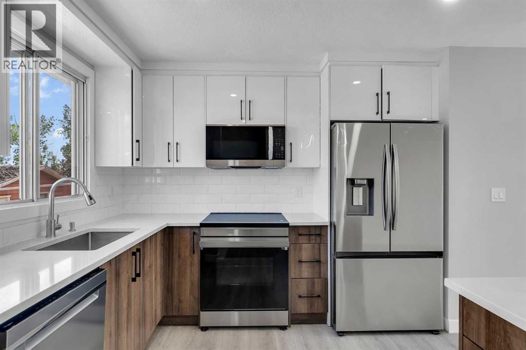 Single Family House Bi-level for Sale in  Rundlecairn Way NE Rundle Calgary 