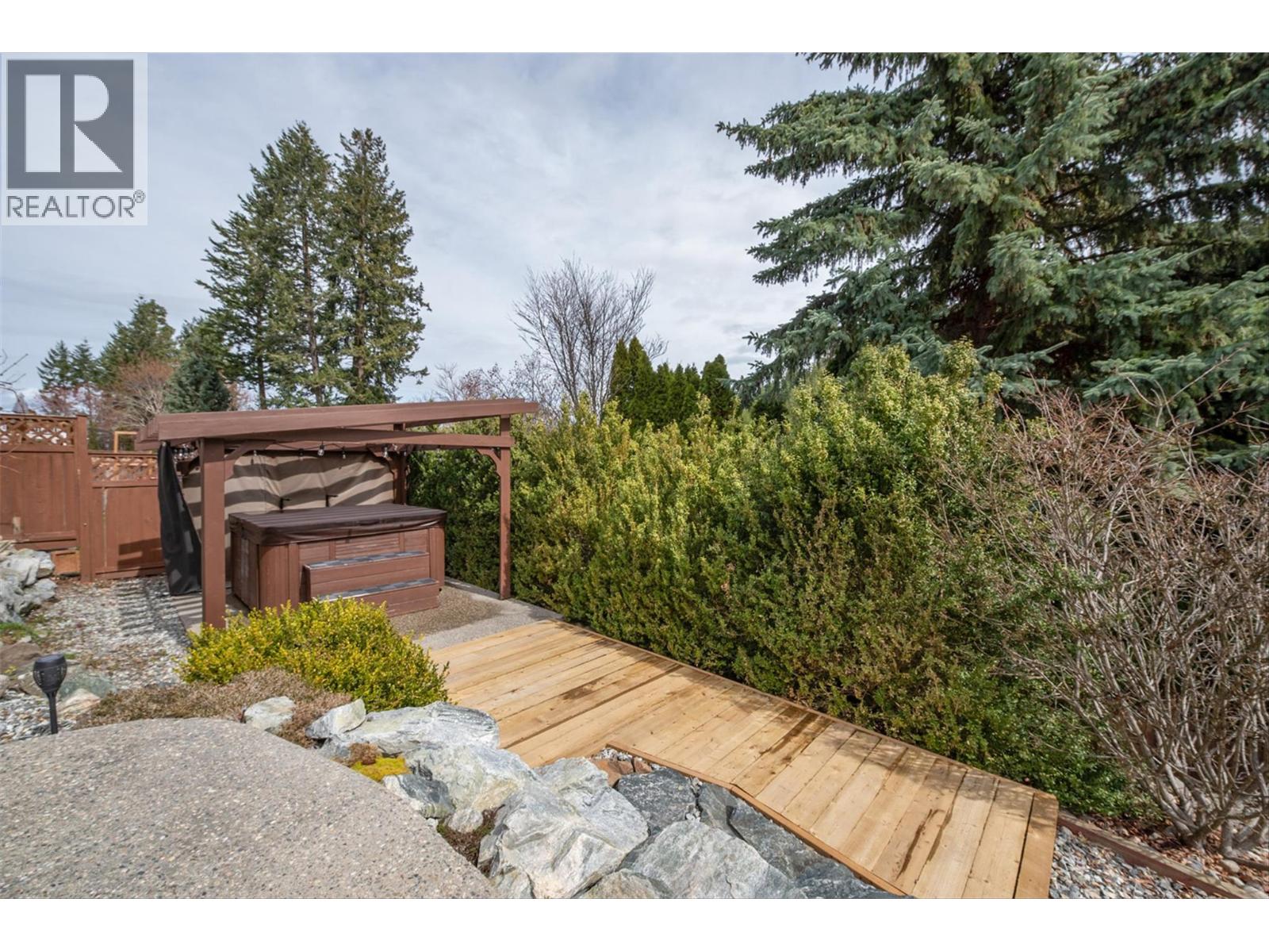  355 Woodpark Crescent, Kelowna