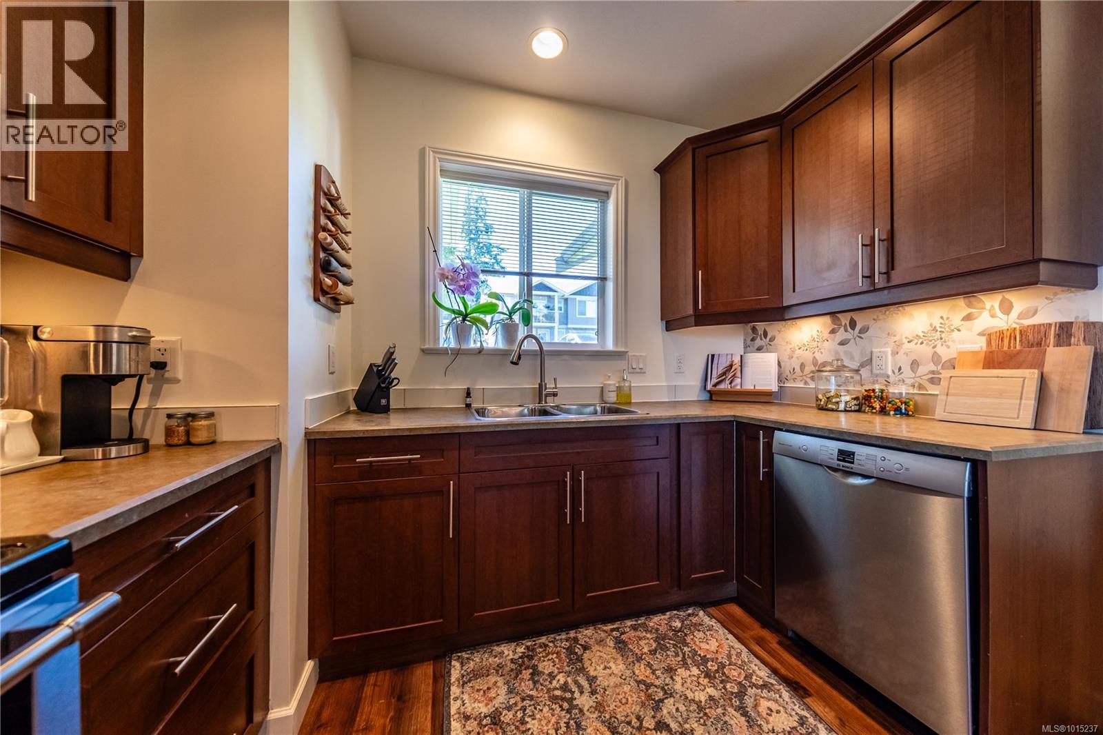 100 834 Varsity Way, Nanaimo