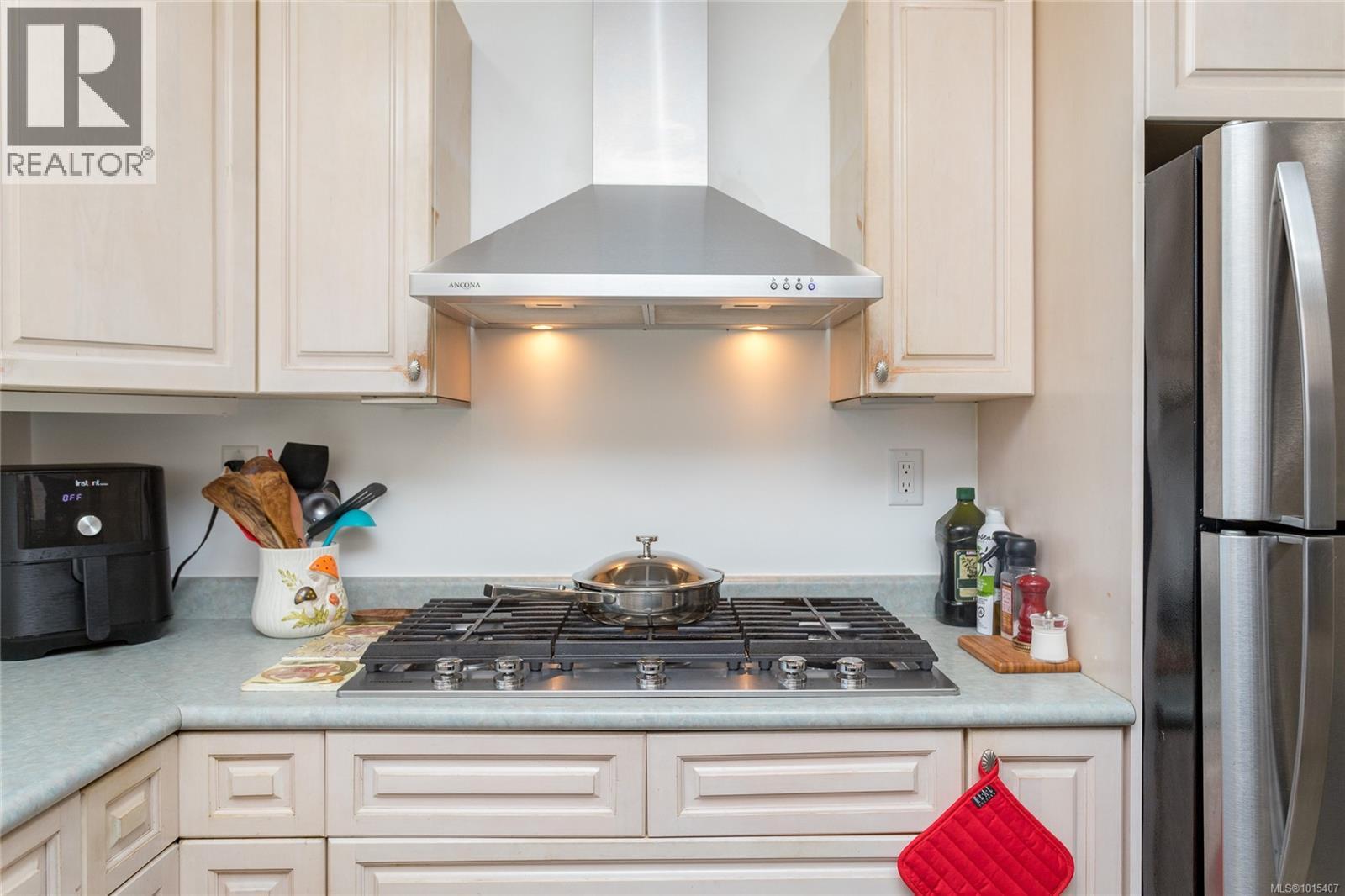  3100 Woodburn Avenue, Oak Bay