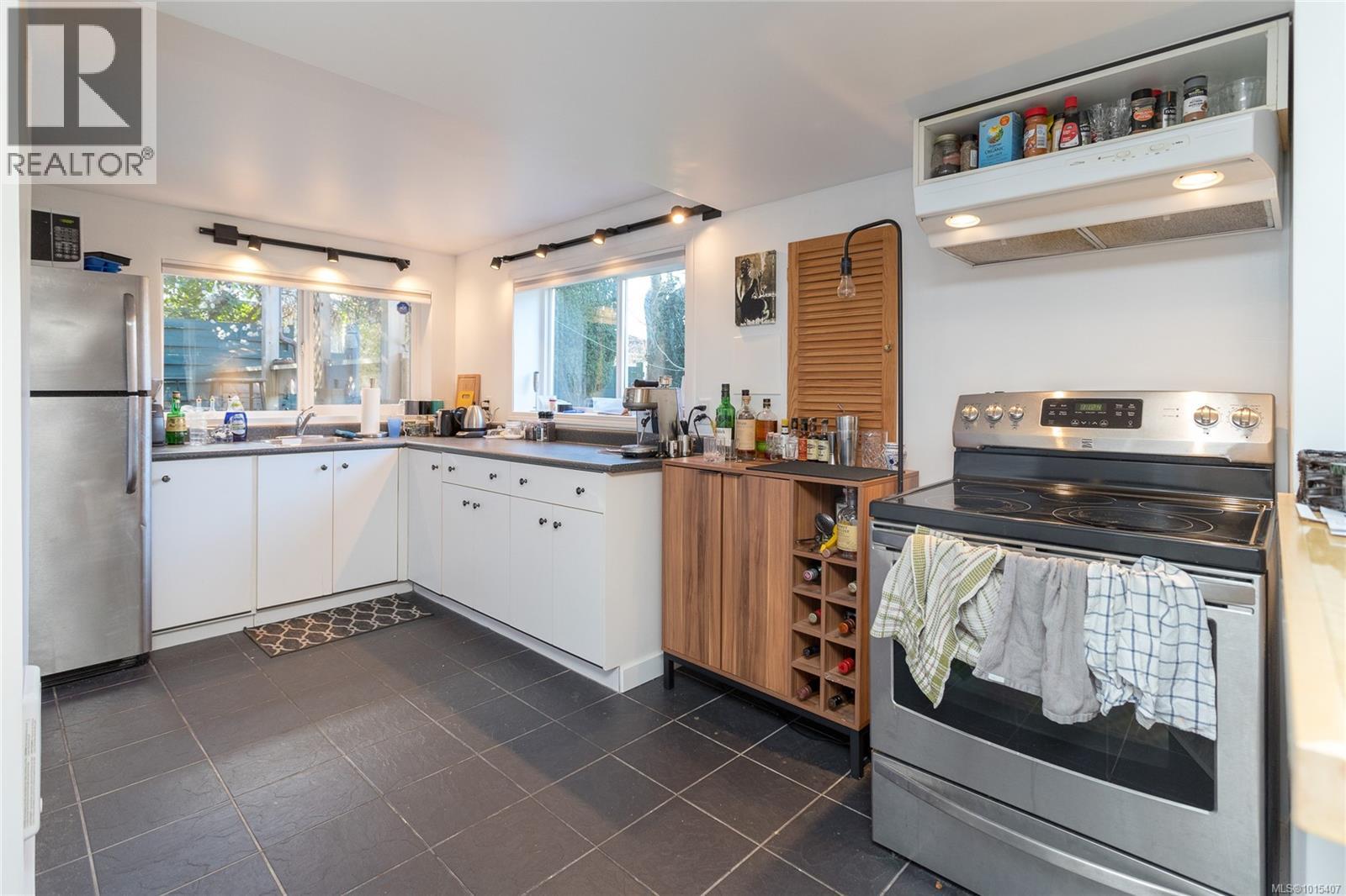  3100 Woodburn Avenue, Oak Bay