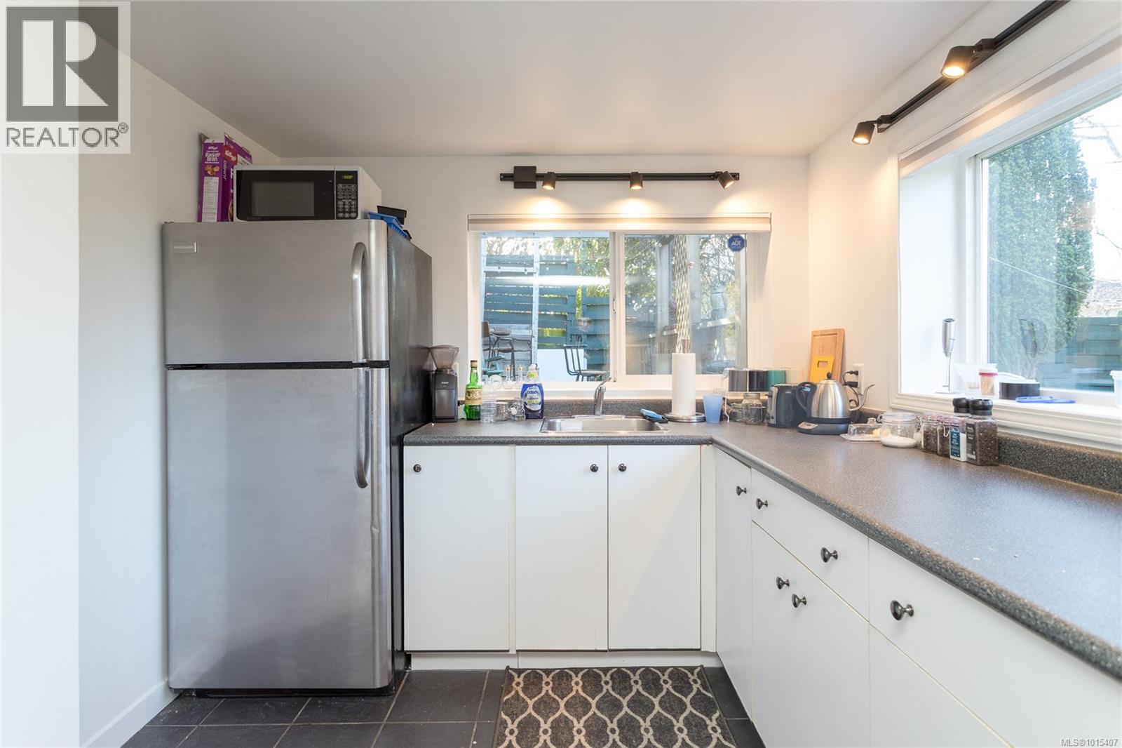  3100 Woodburn Avenue, Oak Bay