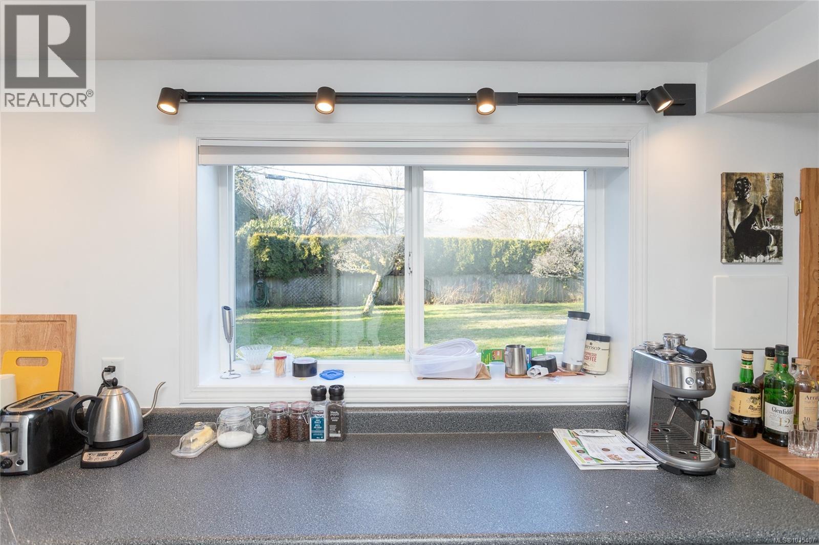  3100 Woodburn Avenue, Oak Bay