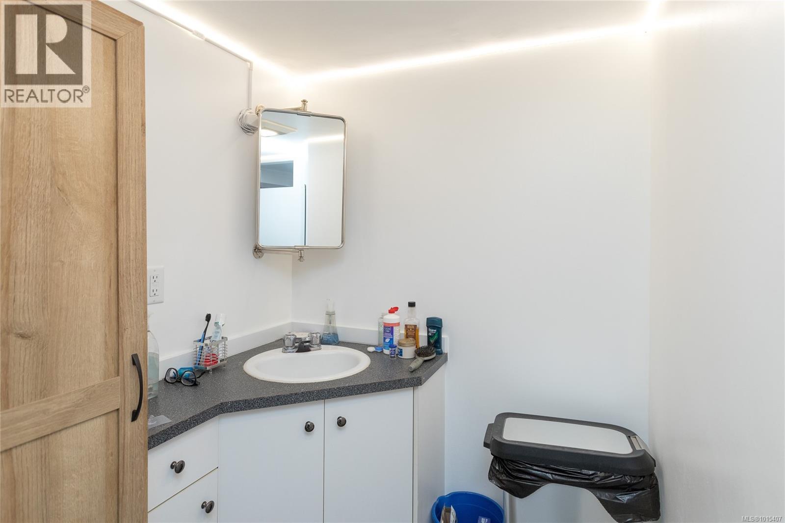  3100 Woodburn Avenue, Oak Bay