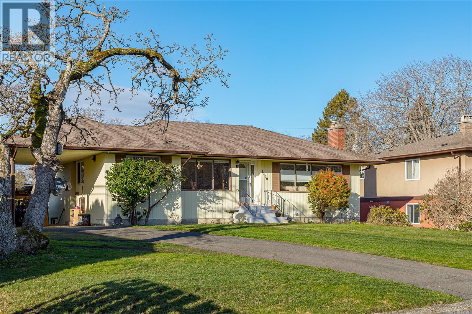  3100 Woodburn Avenue, Oak Bay