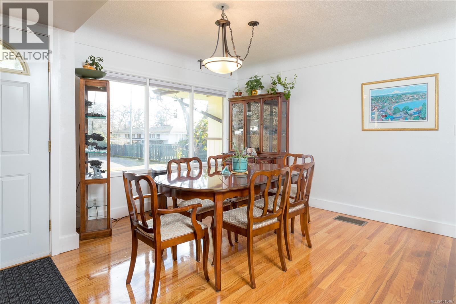  3100 Woodburn Avenue, Oak Bay