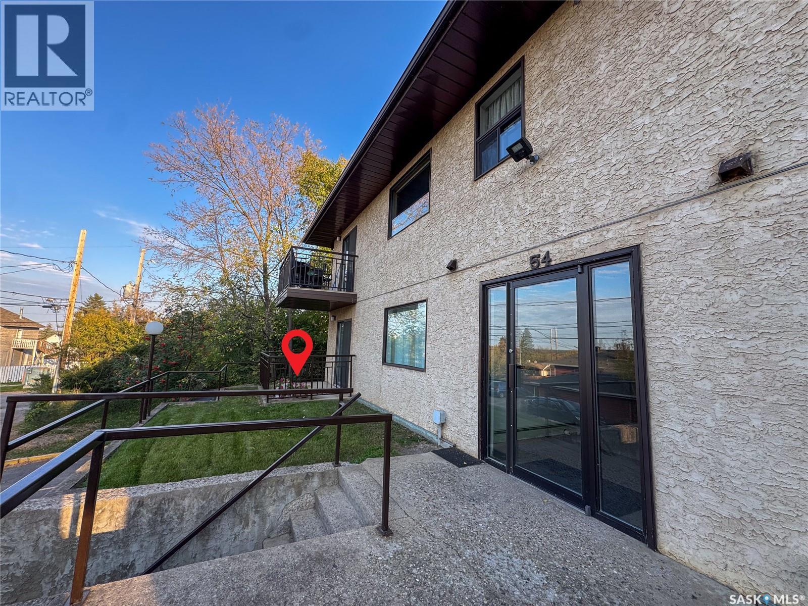 #102 54 19TH STREET E - 14