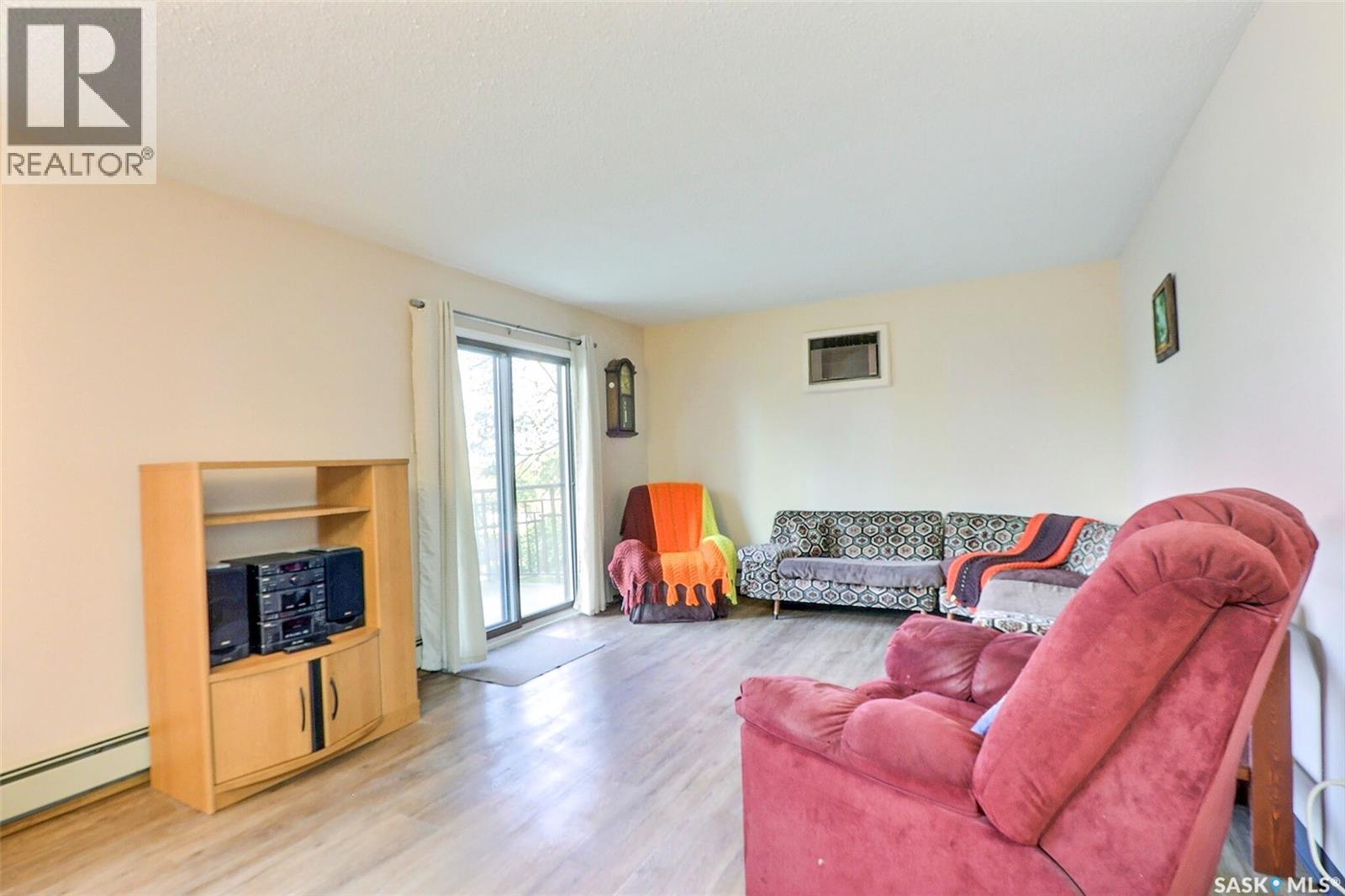 #102 54 19th STREET E - 2