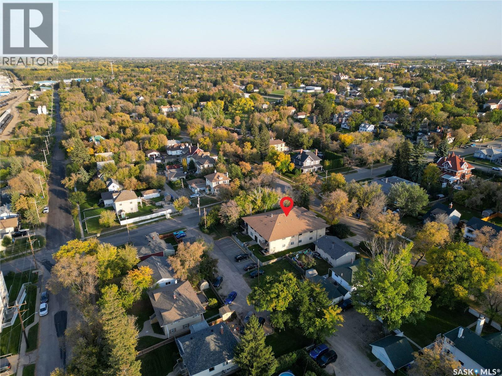 #102 54 19TH STREET E - 21