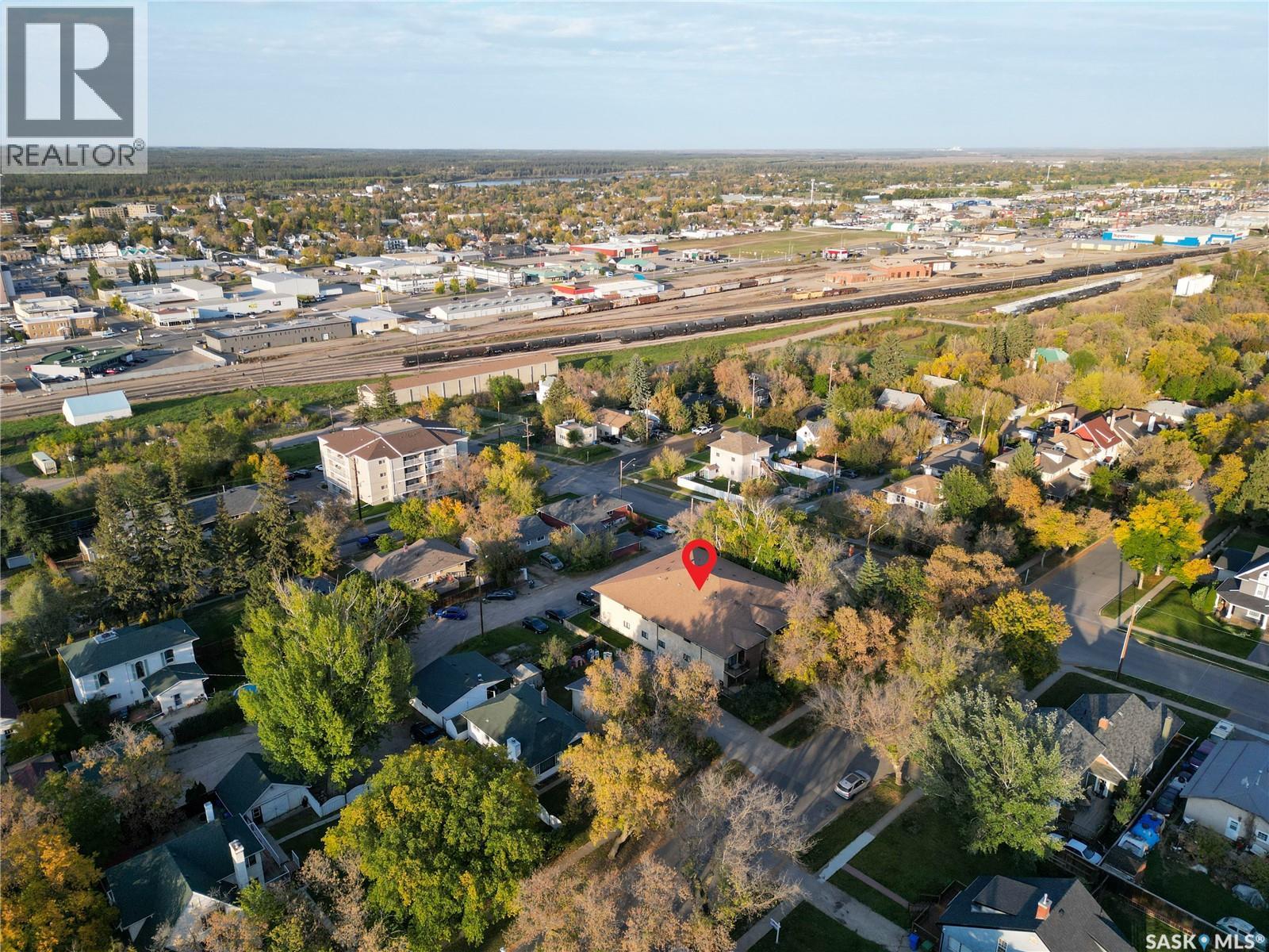 #102 54 19TH STREET E - 22