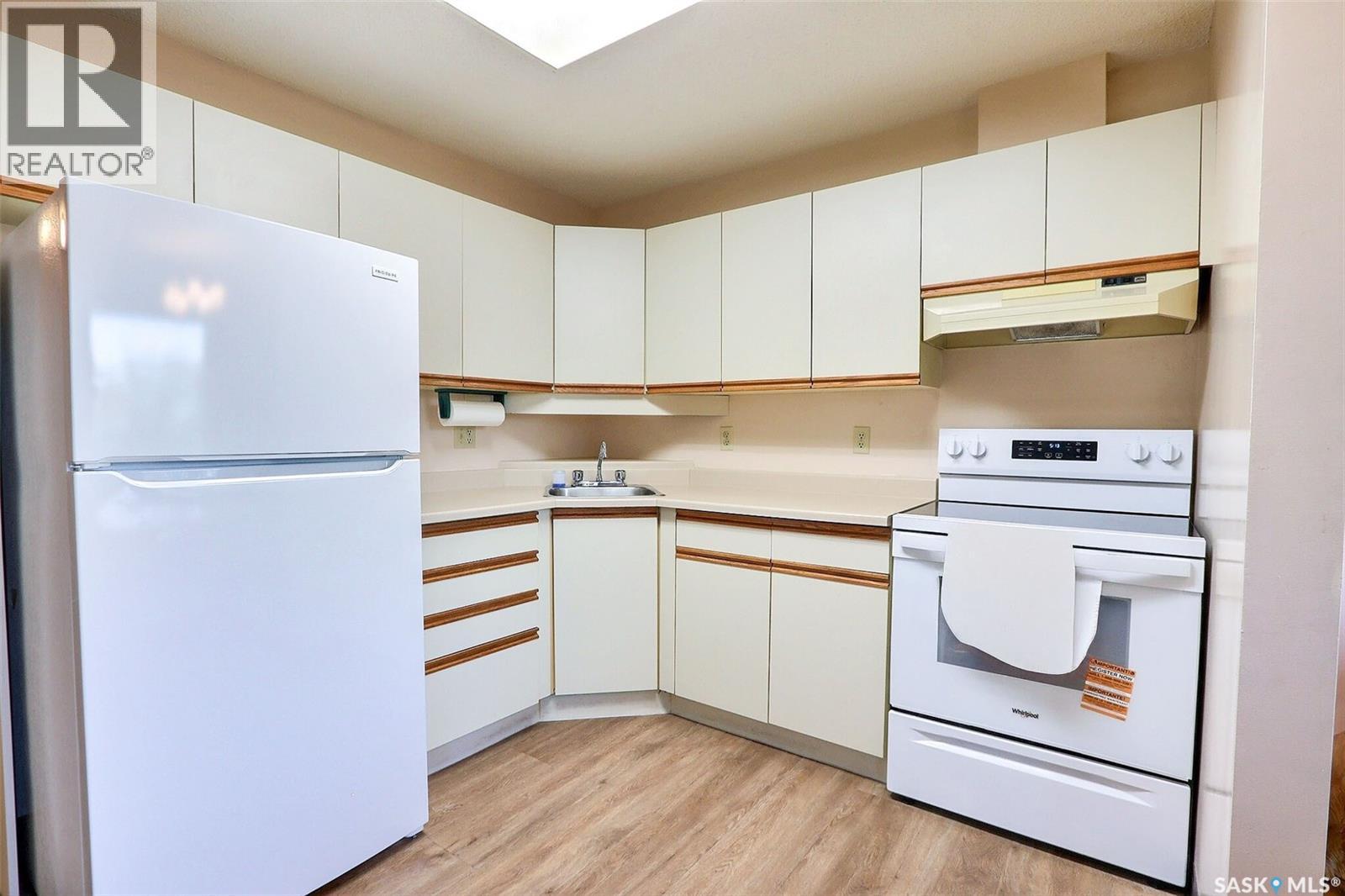 #102 54 19th STREET E - 6