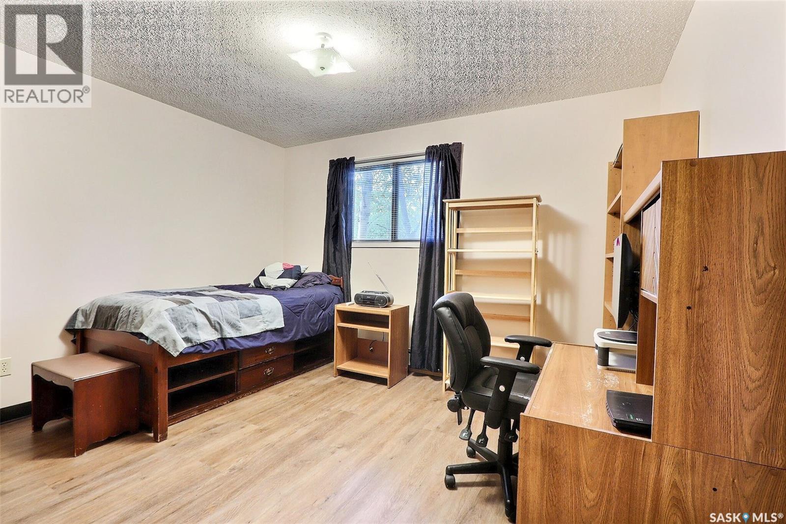 #102 54 19TH STREET E - 8