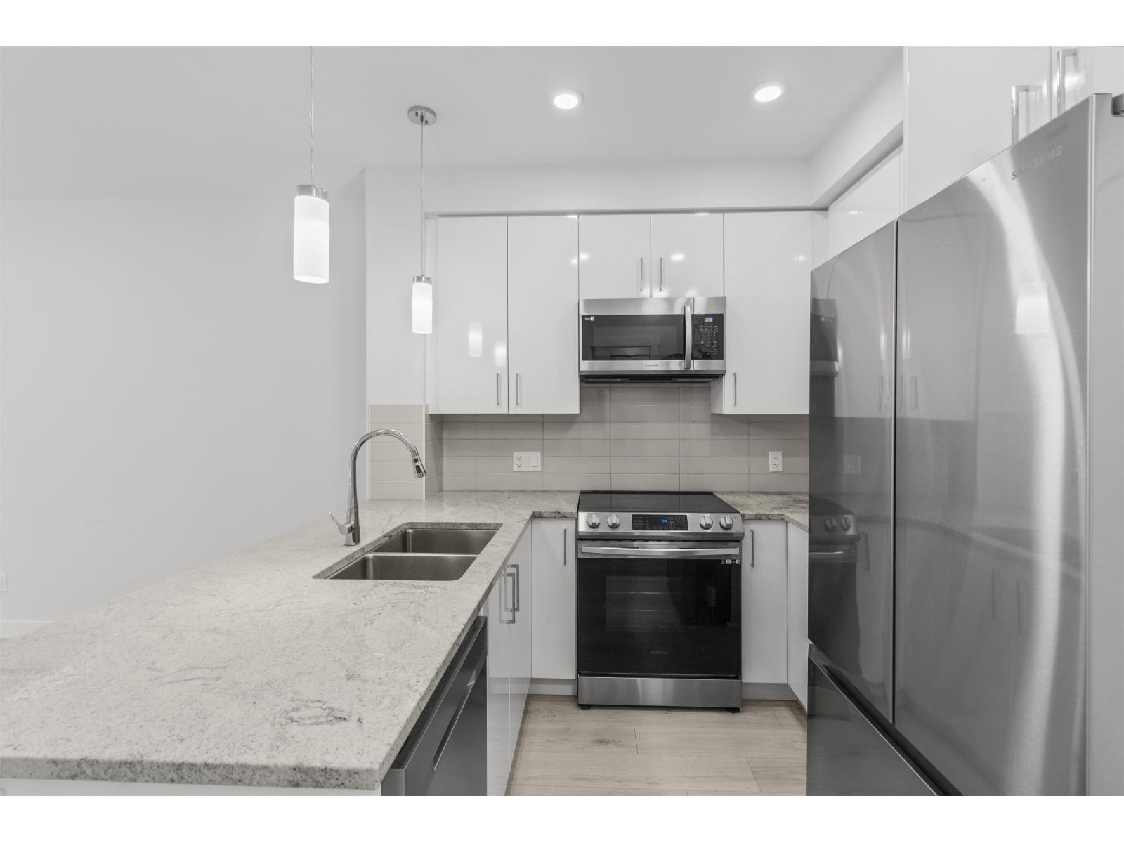 108 32690 14TH AVENUE, Mission