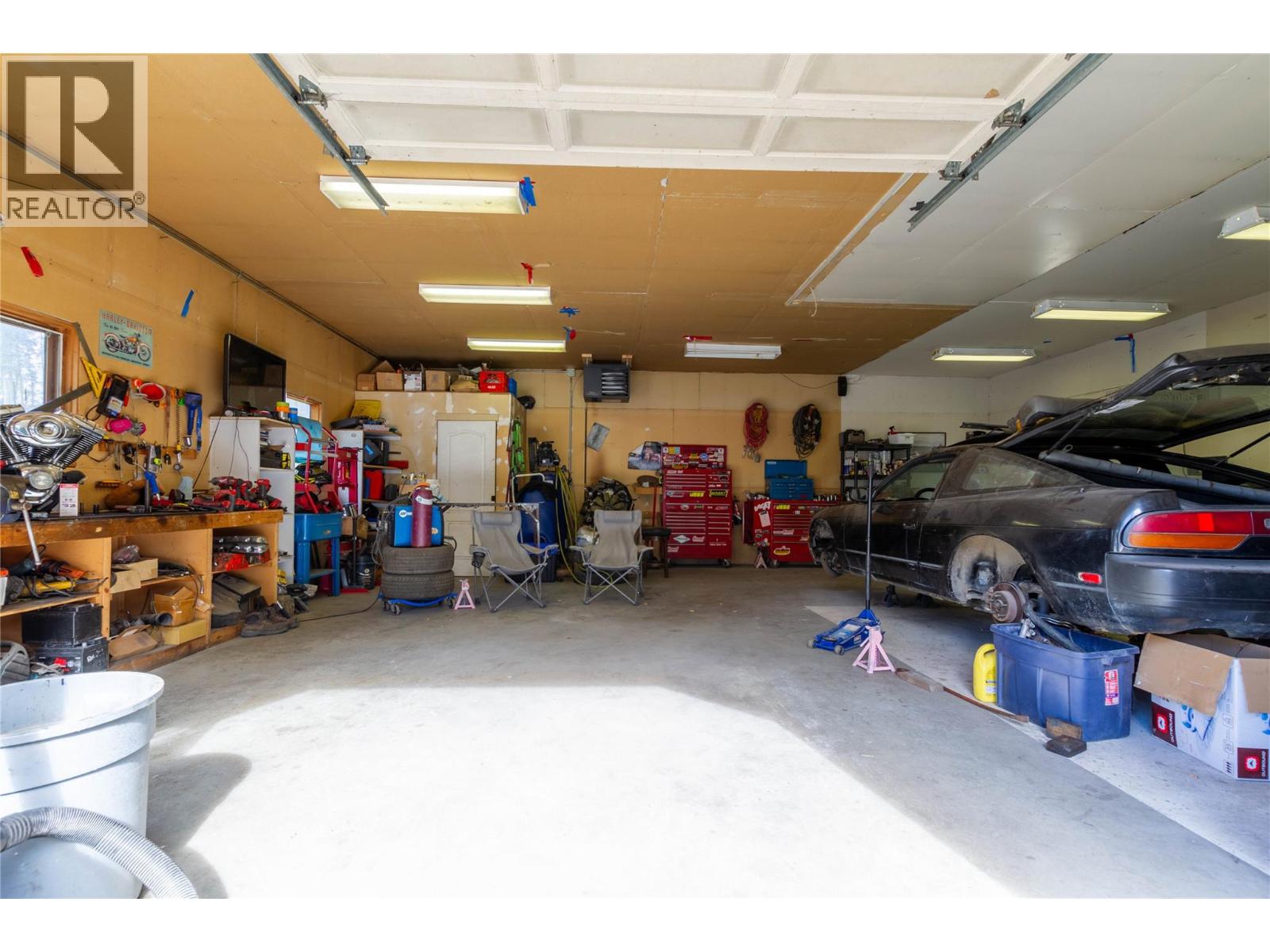  1065 BX Road, Vernon