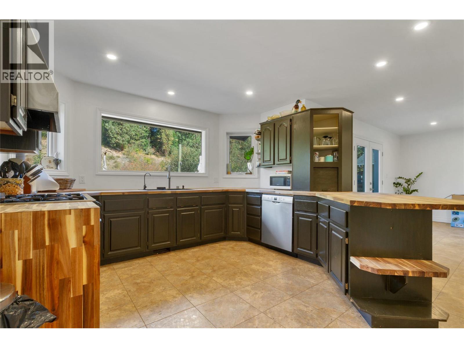  1065 BX Road, Vernon