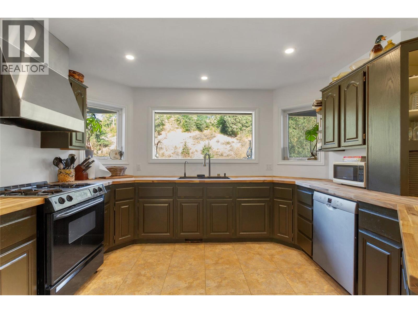  1065 BX Road, Vernon