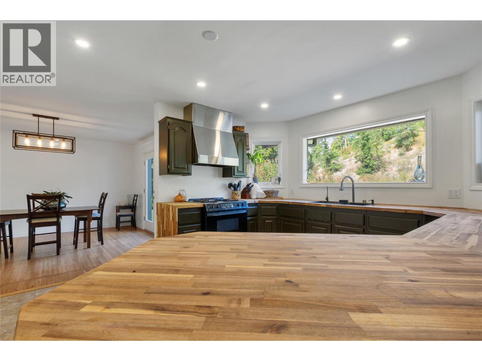  1065 BX Road, Vernon