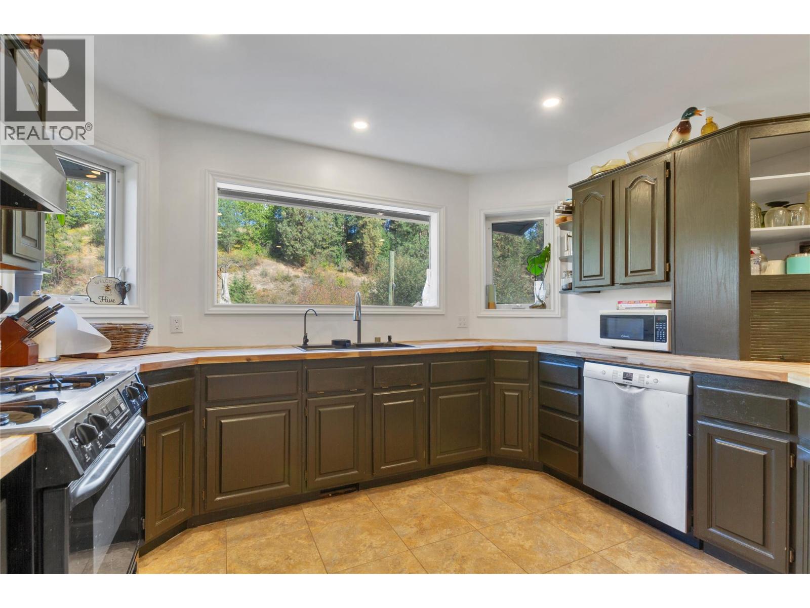  1065 BX Road, Vernon