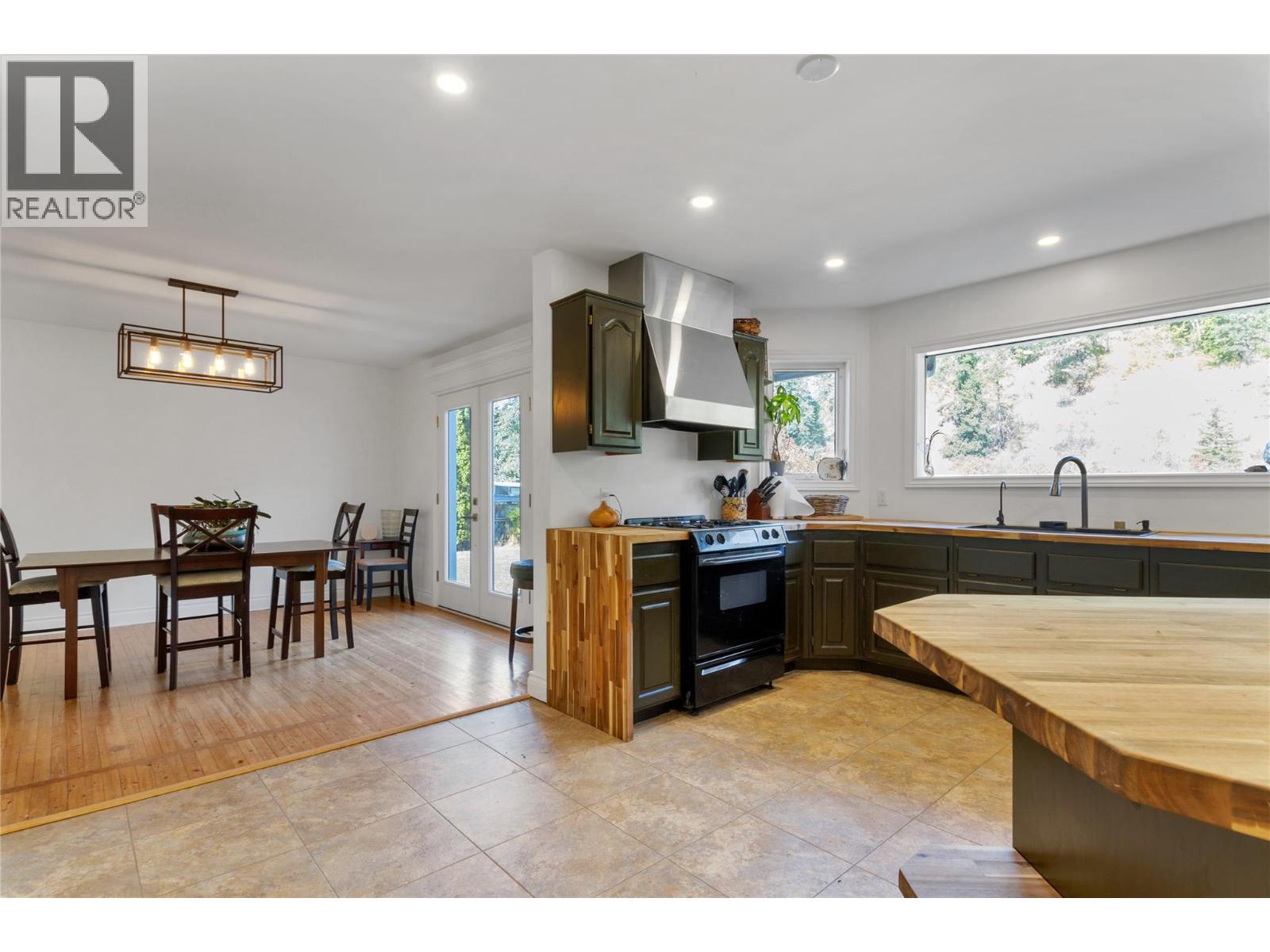  1065 BX Road, Vernon