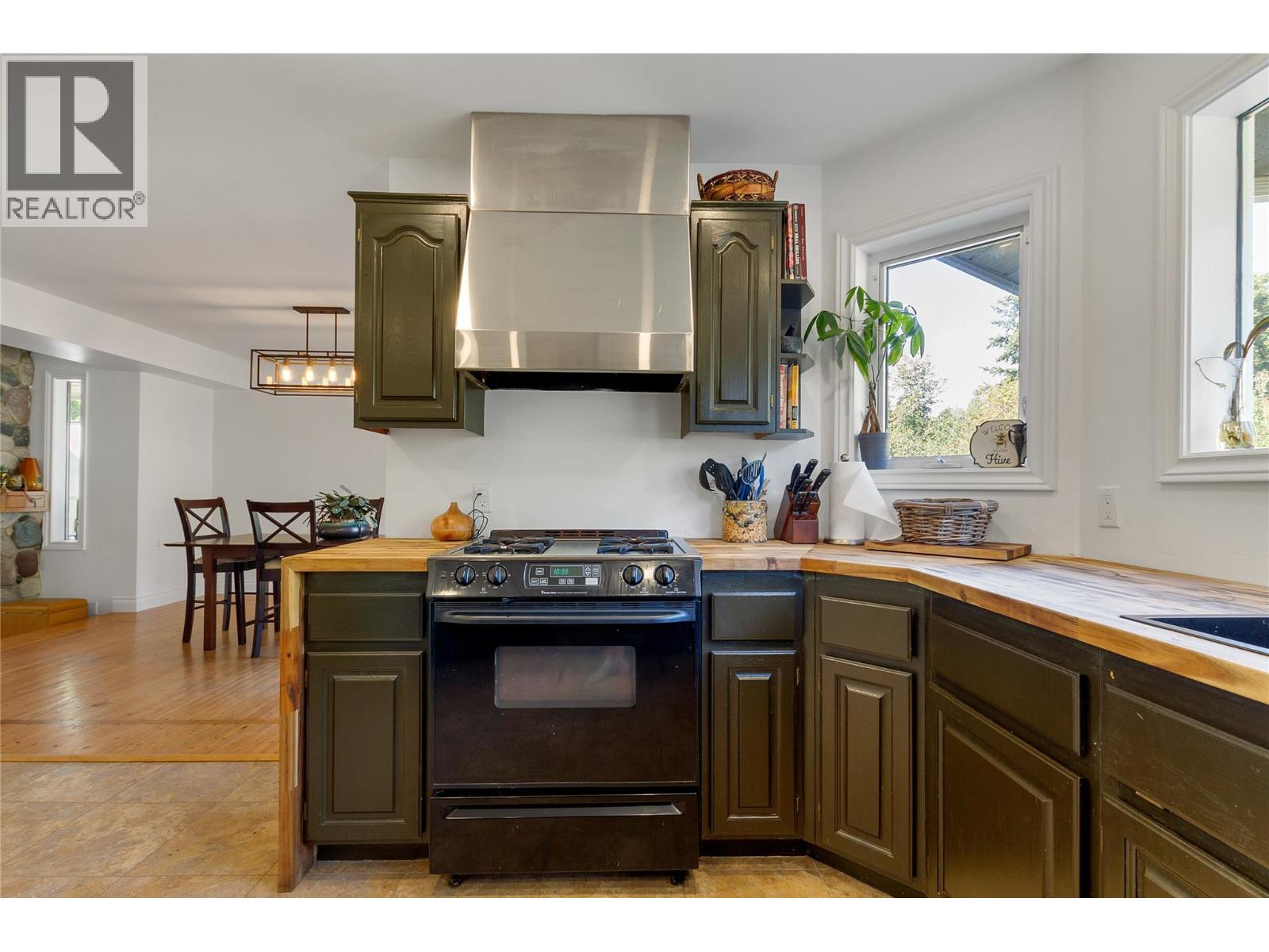  1065 BX Road, Vernon