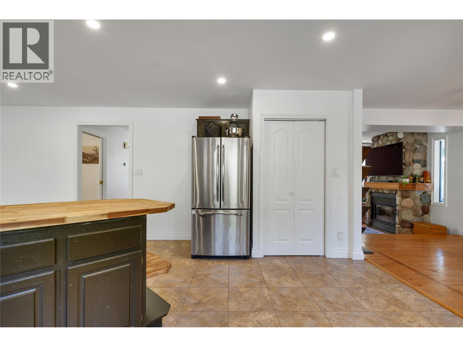  1065 BX Road, Vernon