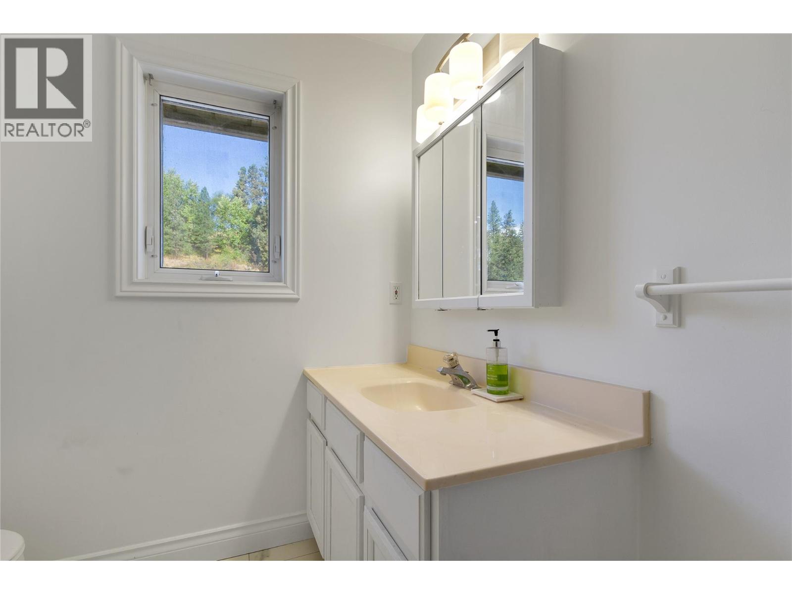 1065 BX Road, Vernon