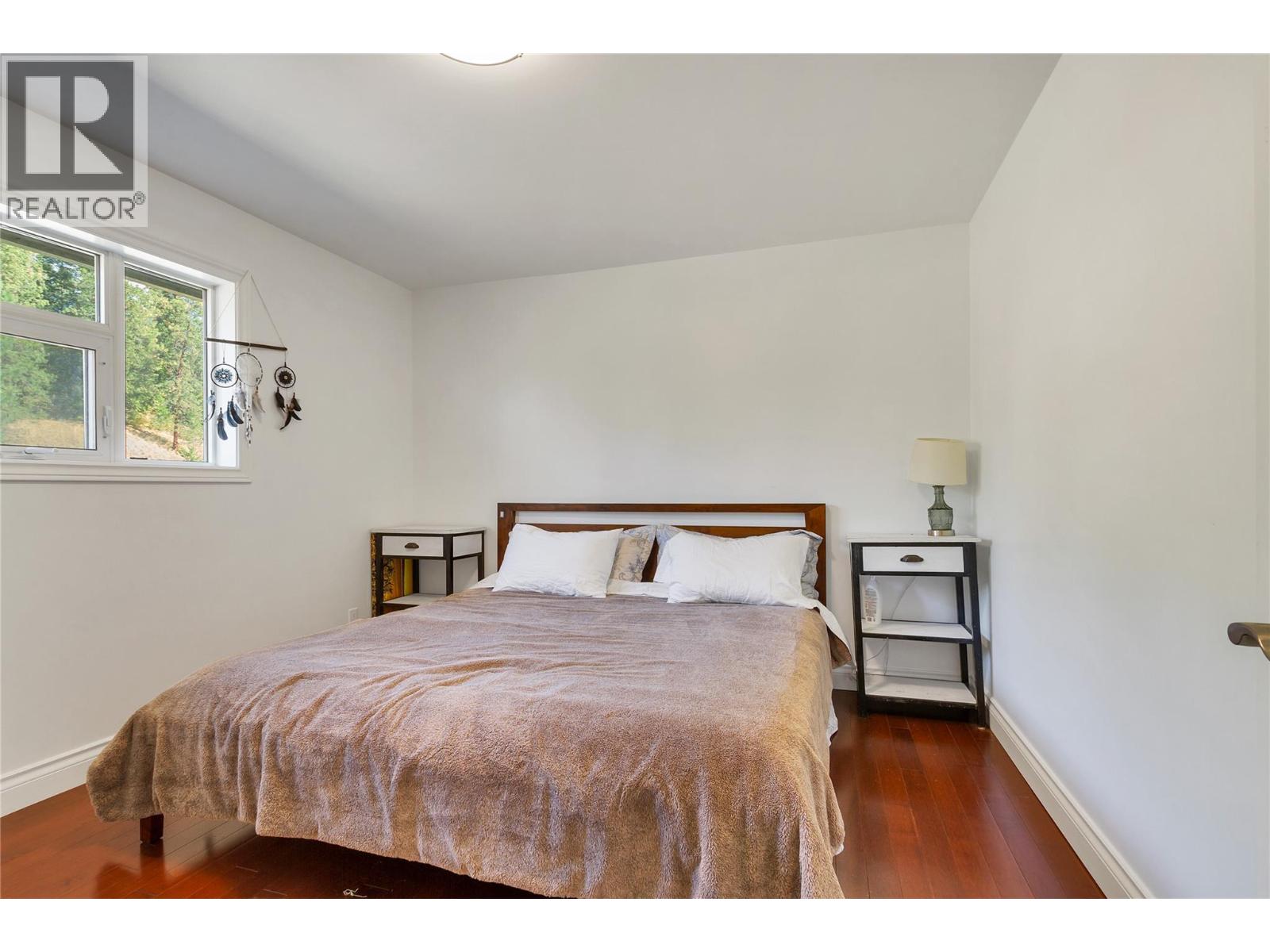  1065 BX Road, Vernon