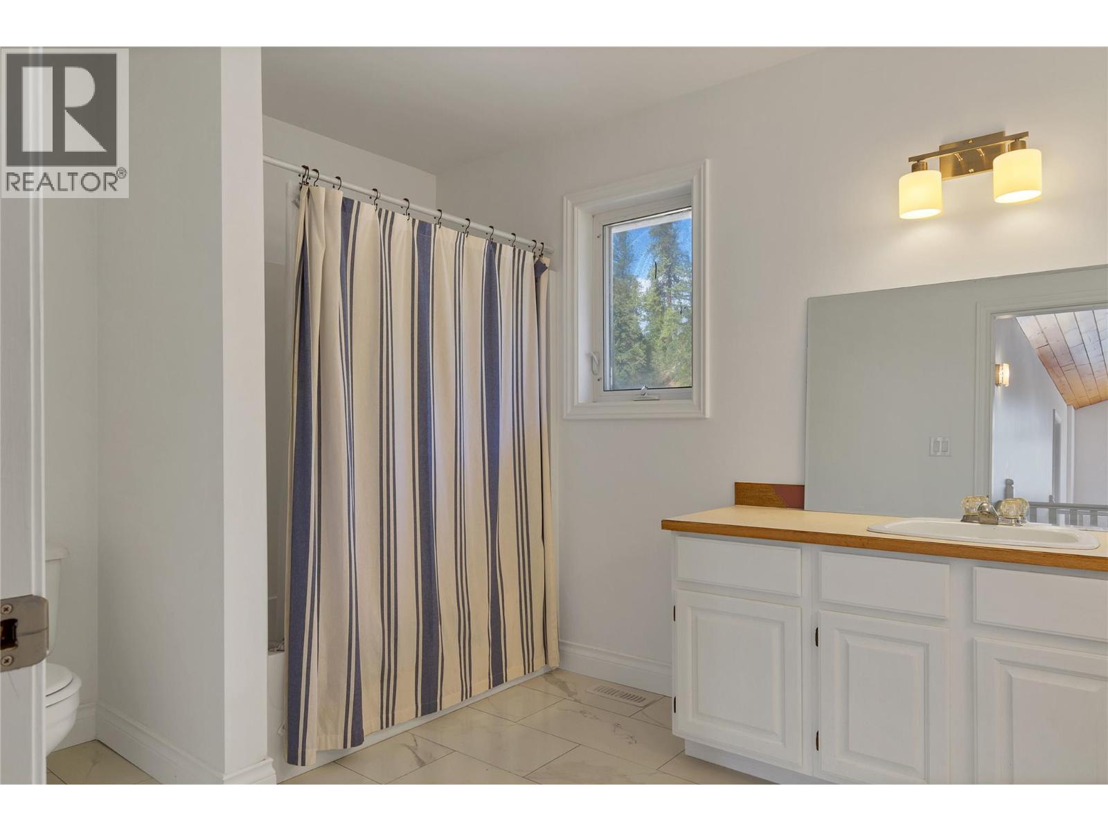  1065 BX Road, Vernon