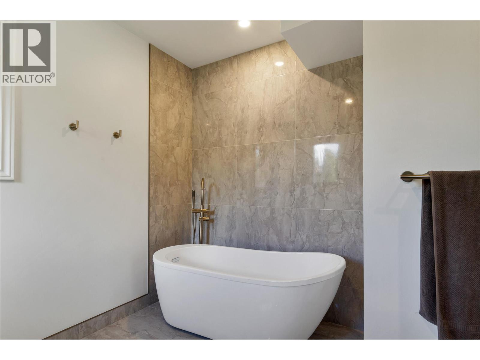  1065 BX Road, Vernon