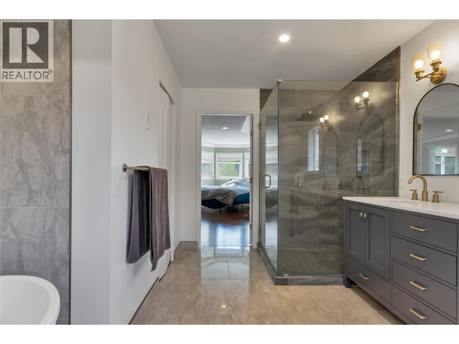  1065 BX Road, Vernon