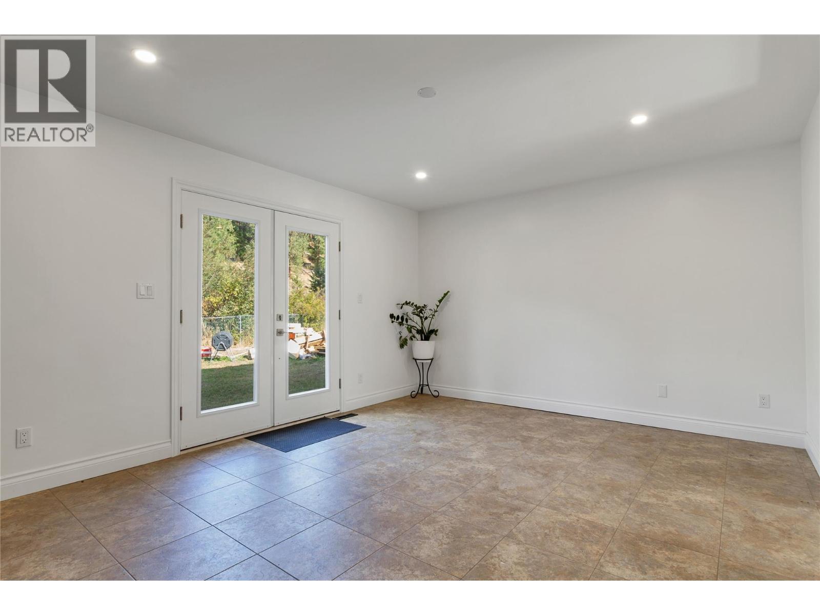  1065 BX Road, Vernon