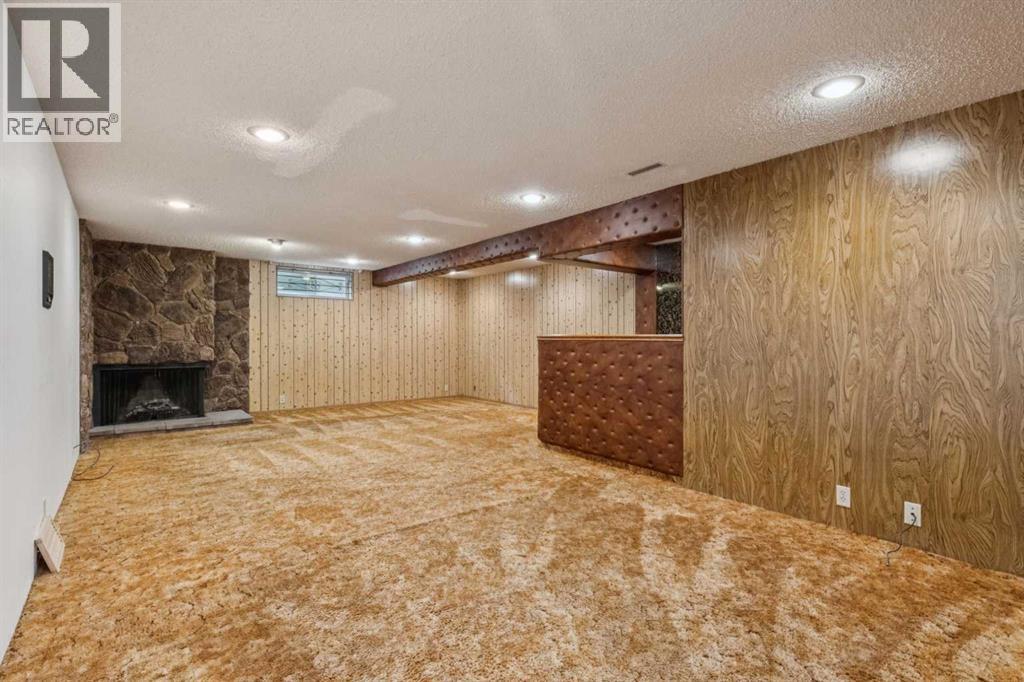 Single Family House Bungalow for Sale in  Vienna Drive NW Varsity Calgary 