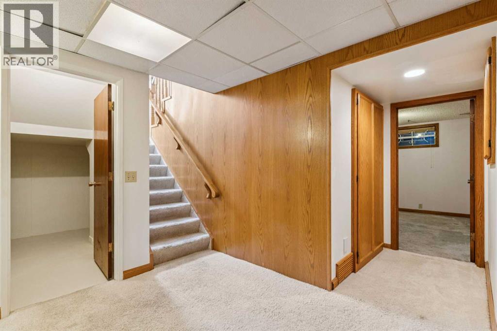 Single Family House Bungalow for Sale in  Vienna Drive NW Varsity Calgary 