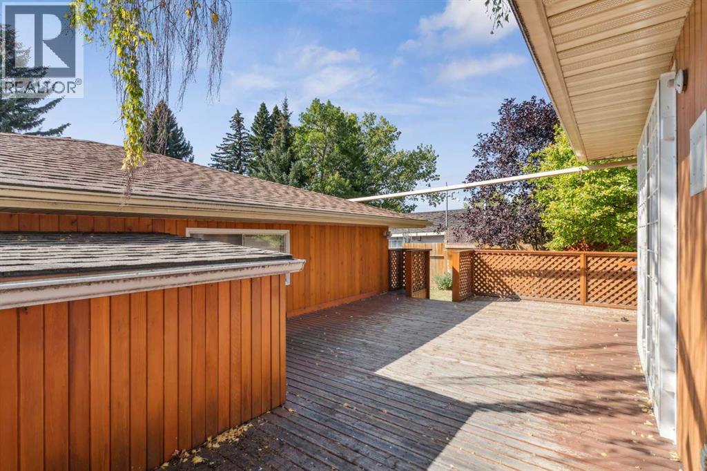 Single Family House Bungalow for Sale in  Vienna Drive NW Varsity Calgary 