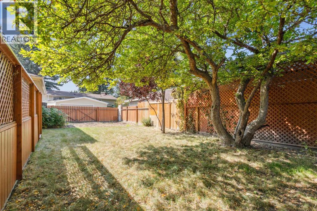 Single Family House Bungalow for Sale in  Vienna Drive NW Varsity Calgary 