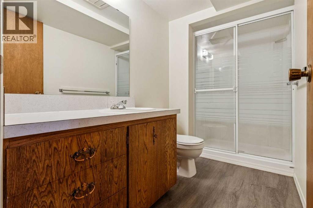 Single Family House Bungalow for Sale in  Vienna Drive NW Varsity Calgary 