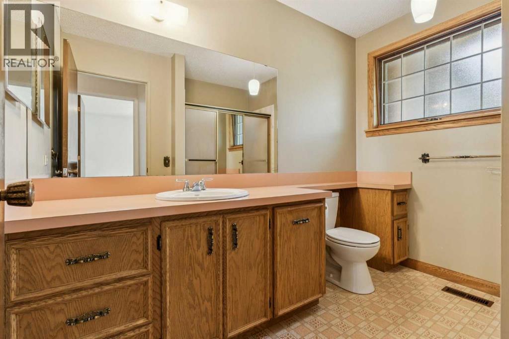 Single Family House Bungalow for Sale in  Vienna Drive NW Varsity Calgary 