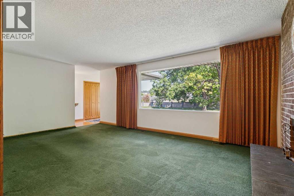 Single Family House Bungalow for Sale in  Vienna Drive NW Varsity Calgary 