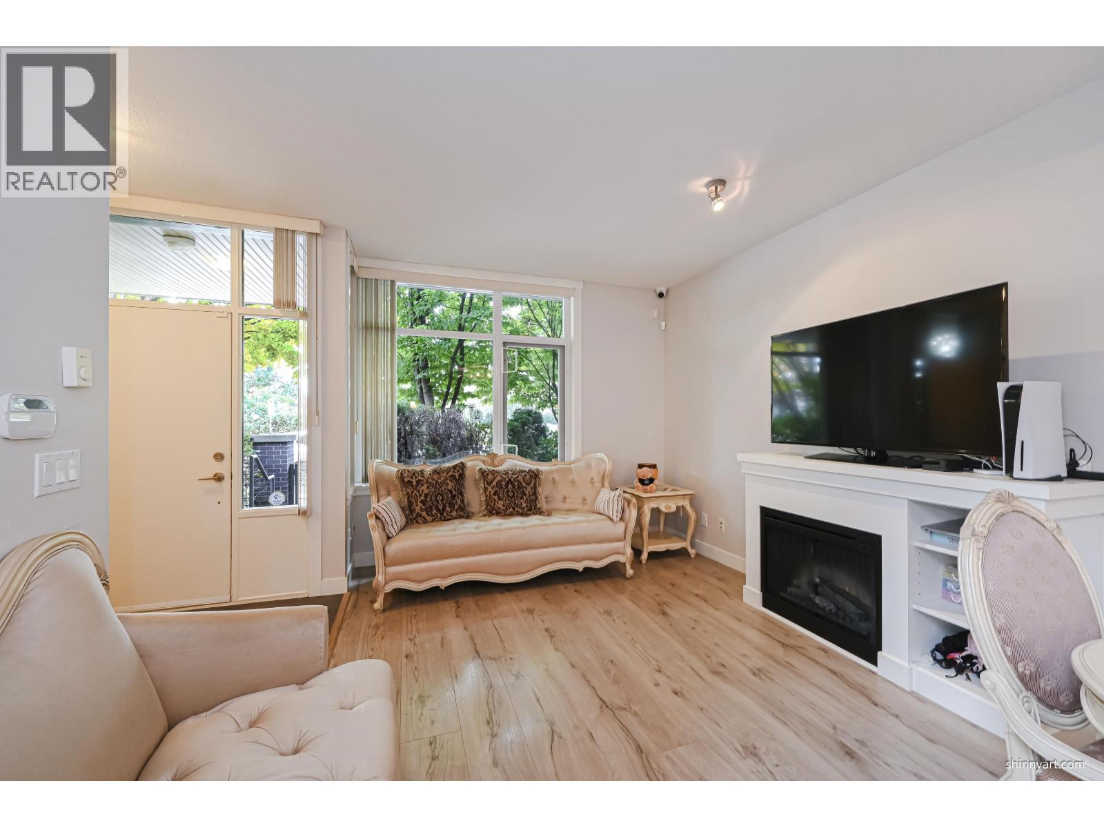 4923 DAWSON STREET, Burnaby