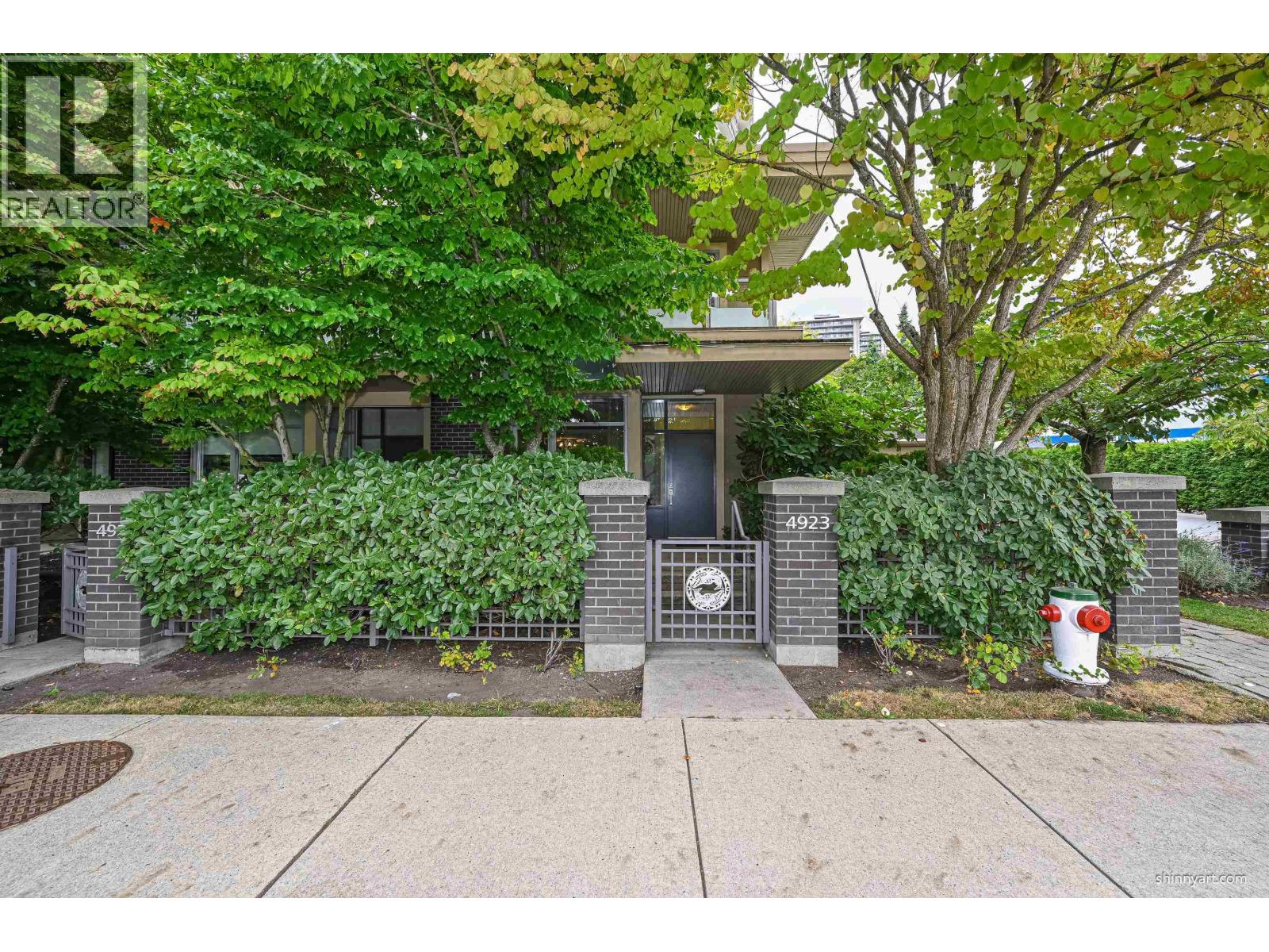 4923 DAWSON STREET, Burnaby